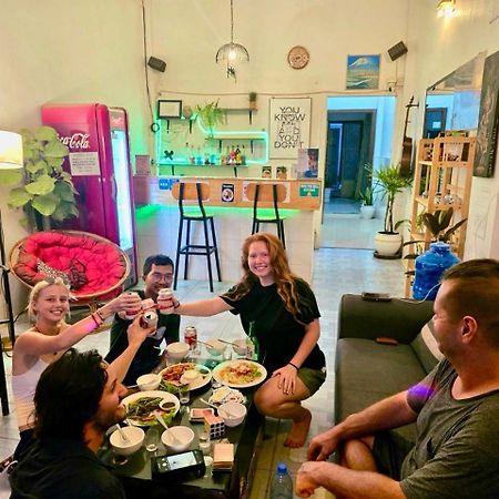 Social Backpacker Hostel & Rooftop Bar Battambang Exterior foto