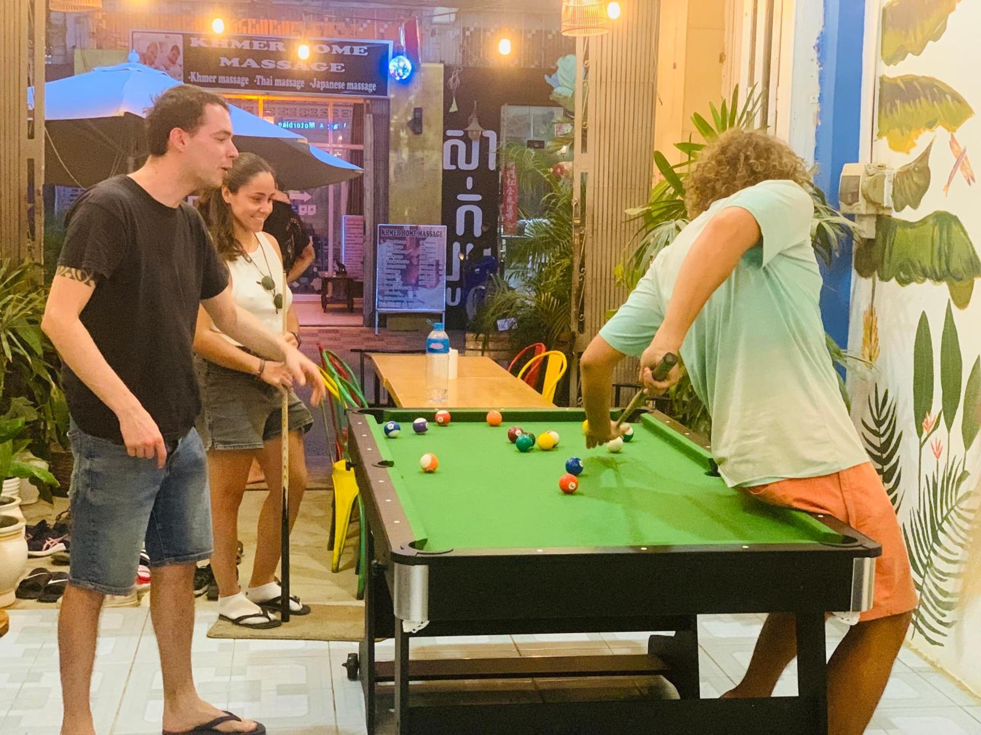 Social Backpacker Hostel & Rooftop Bar Battambang Exterior foto