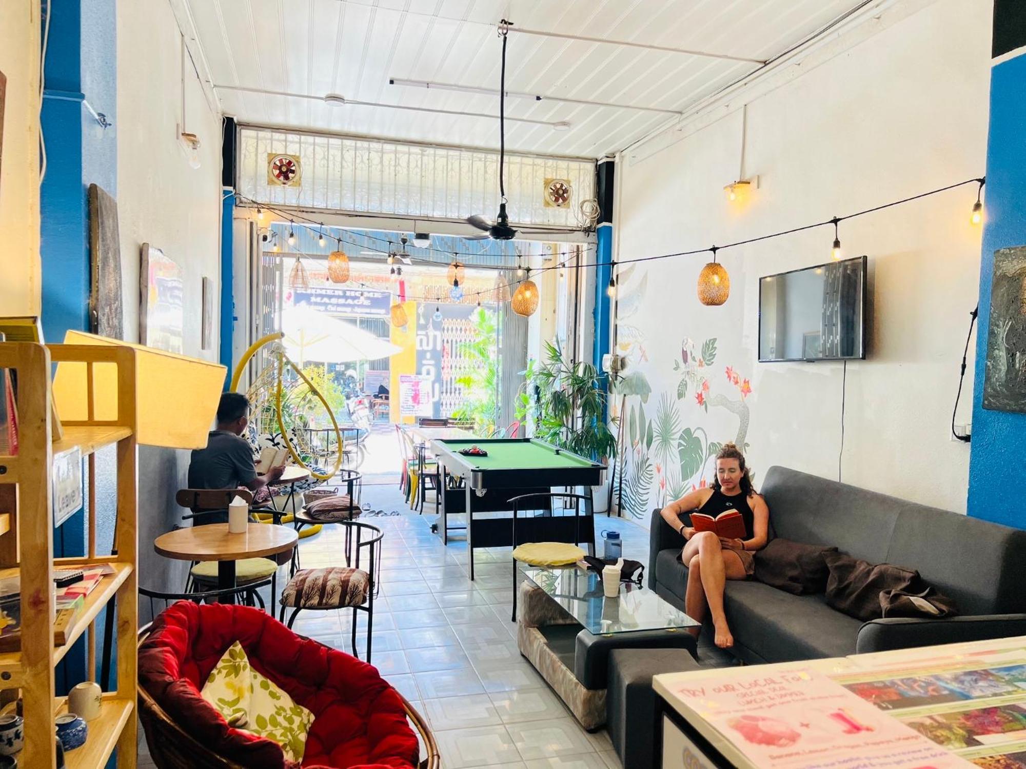 Social Backpacker Hostel & Rooftop Bar Battambang Exterior foto